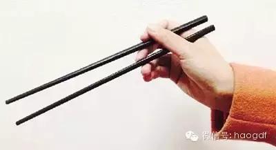 這樣拿筷子，能鍛煉全身關(guān)節(jié)和肌肉?。?9%的人沒拿對！）